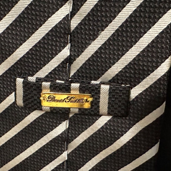 AUTHENTIC DAVID SADDLER 100% SILK NECKTIE TIE BLACK & SILVER STRIPE - Picture 3 of 6